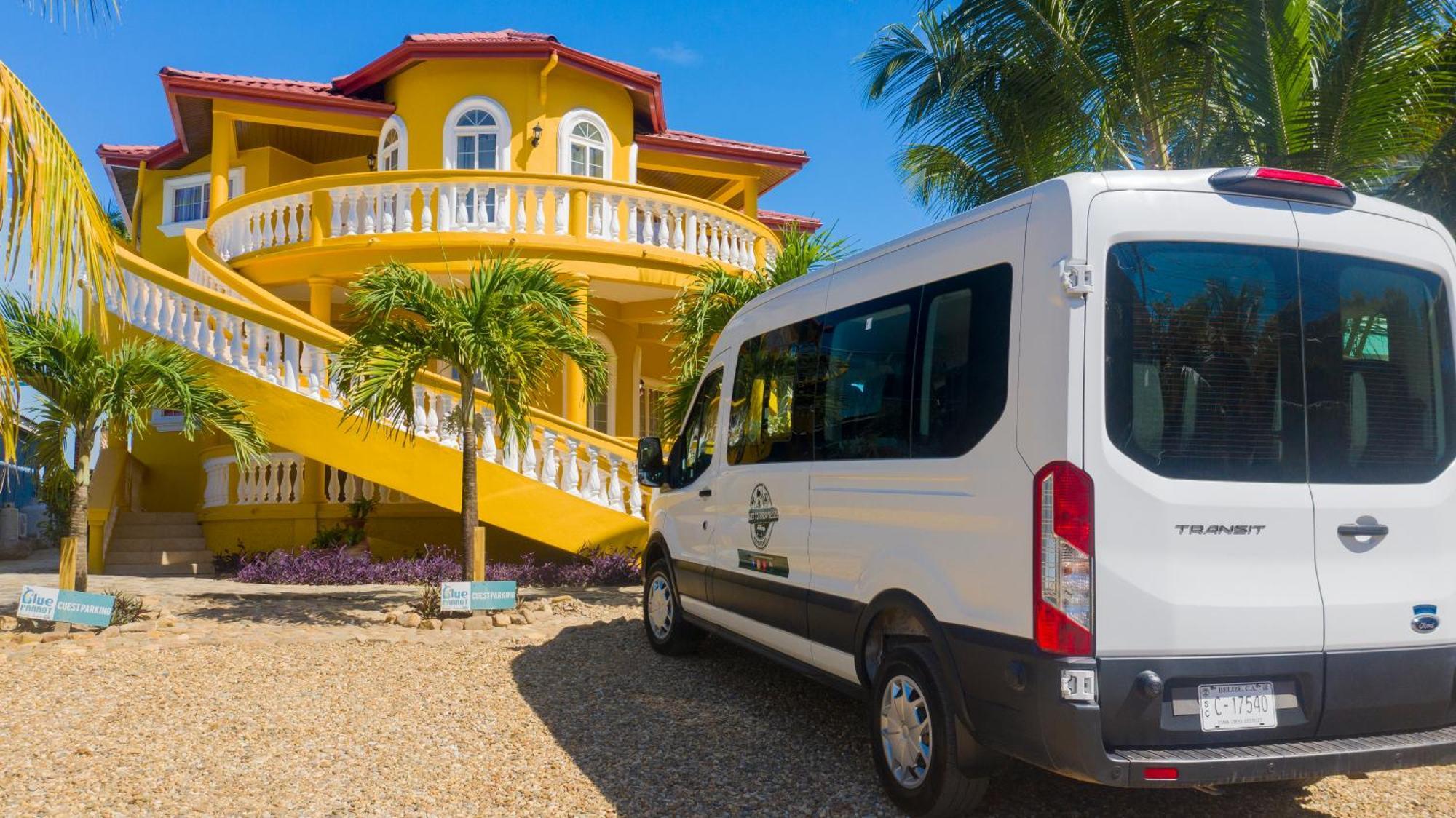 Blue Parrot Beach House And Villas Hopkins Exterior foto