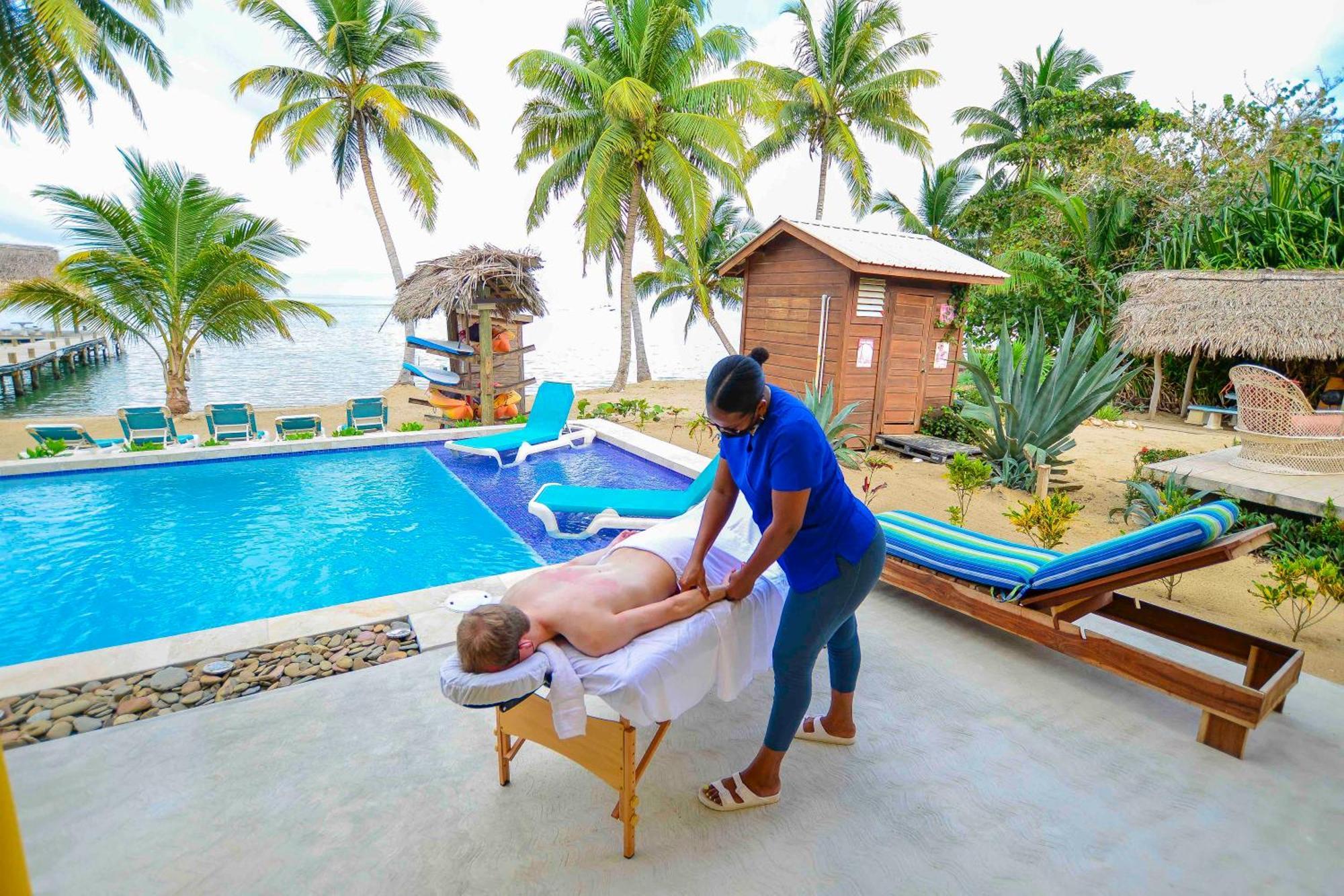 Blue Parrot Beach House And Villas Hopkins Exterior foto
