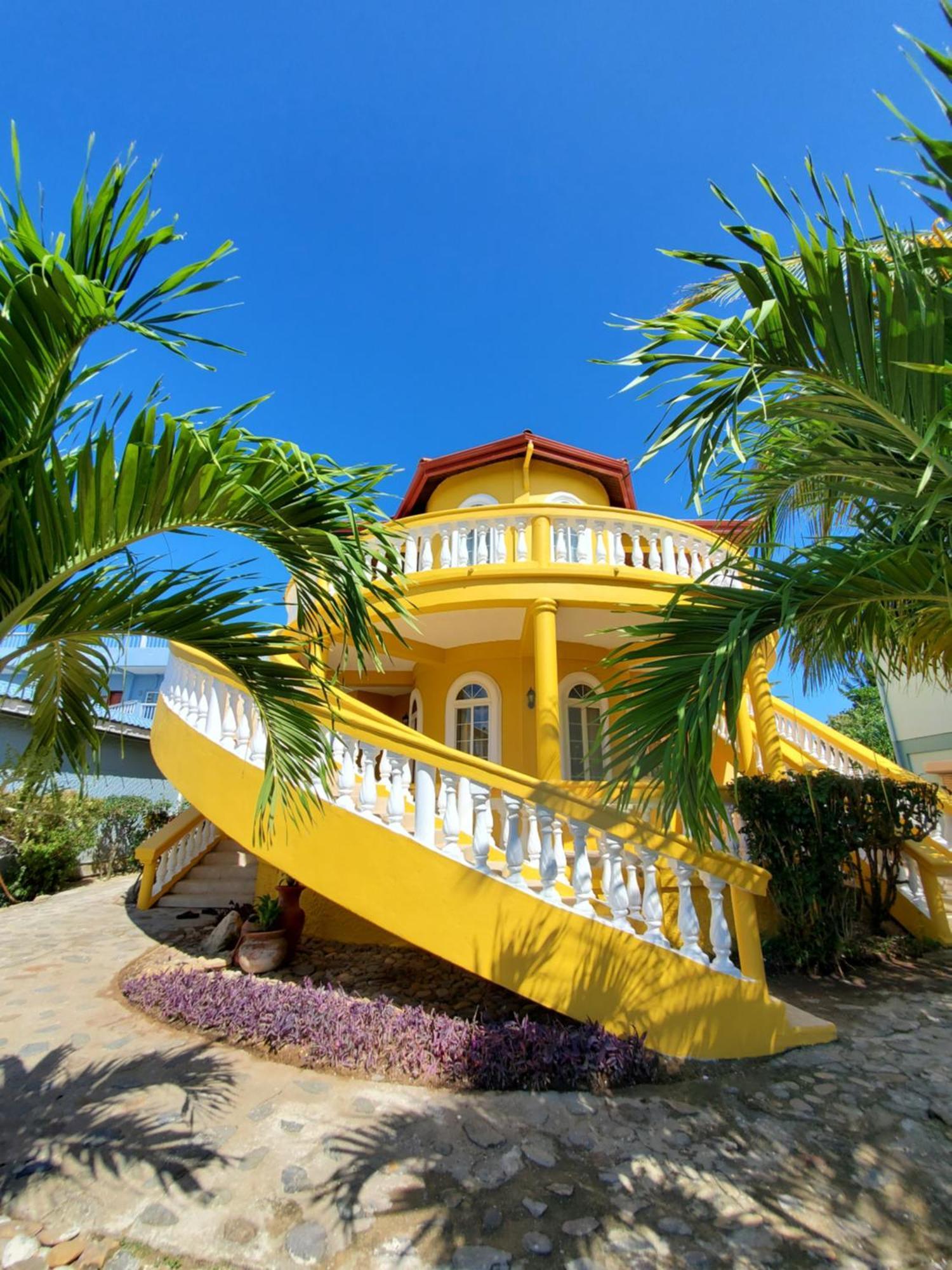 Blue Parrot Beach House And Villas Hopkins Exterior foto